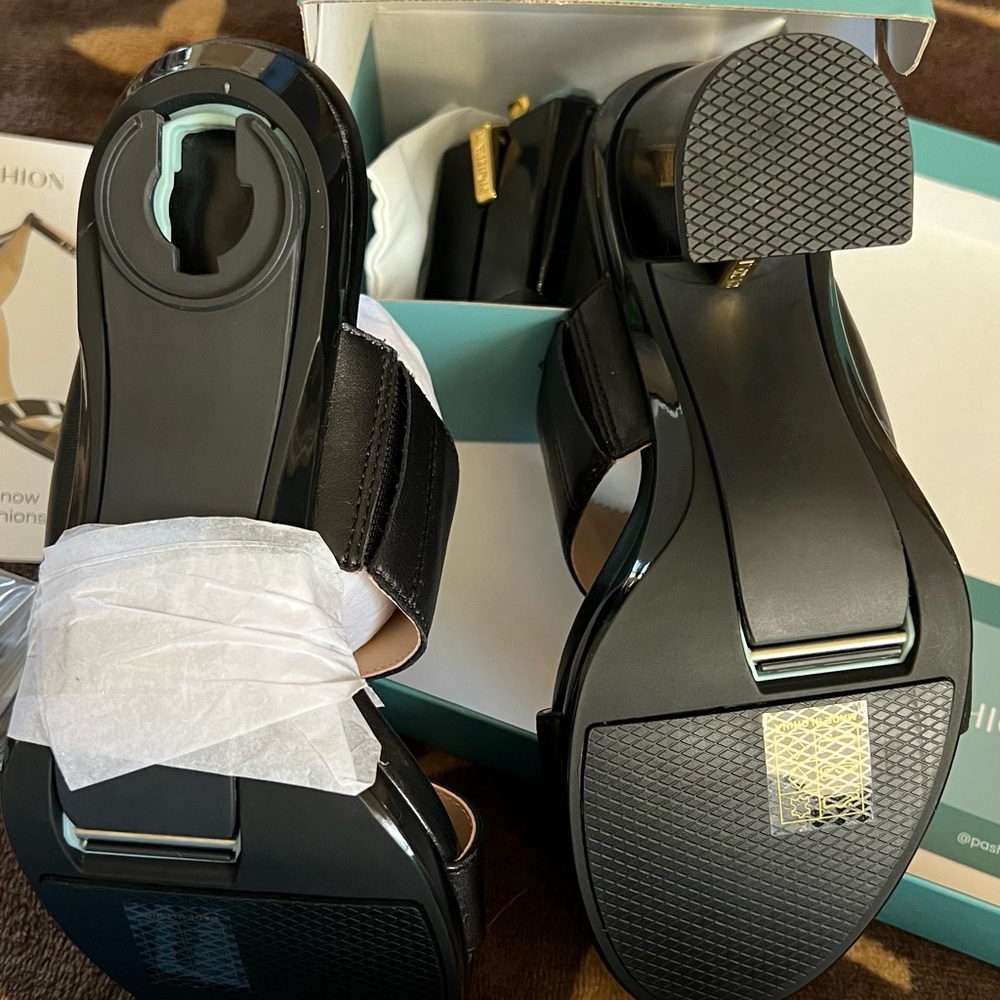Convertible shoes!! Shoes 2in 1….. flat or heels you choose.